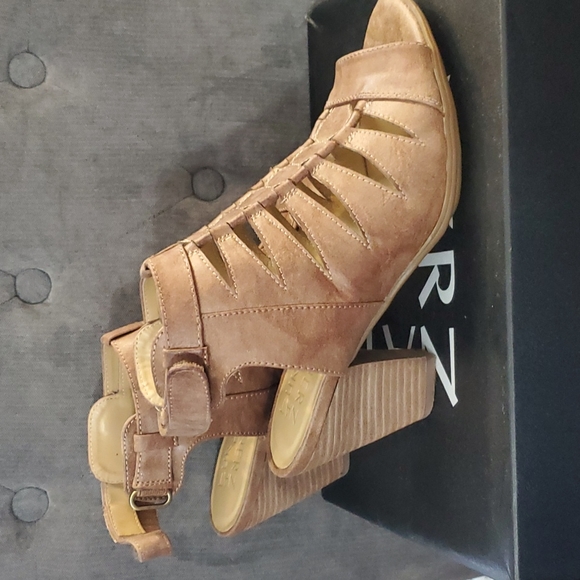 Women's Naturalizer Shoes - Picture 3 of 6